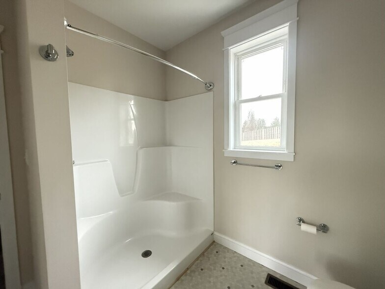 Building Photo - 584 Westlake Dr