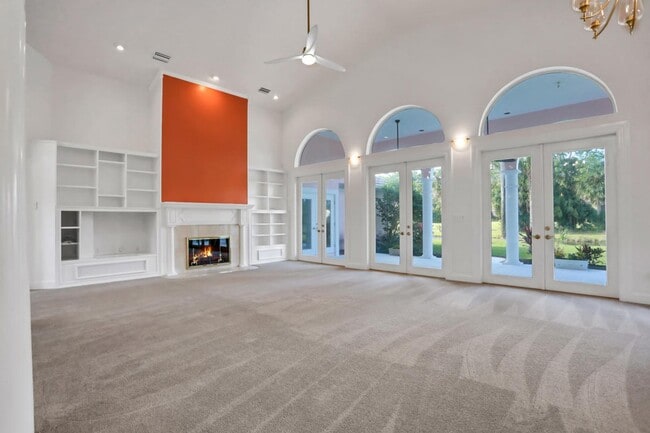 Building Photo - 3/2.5 in Pelican Bay