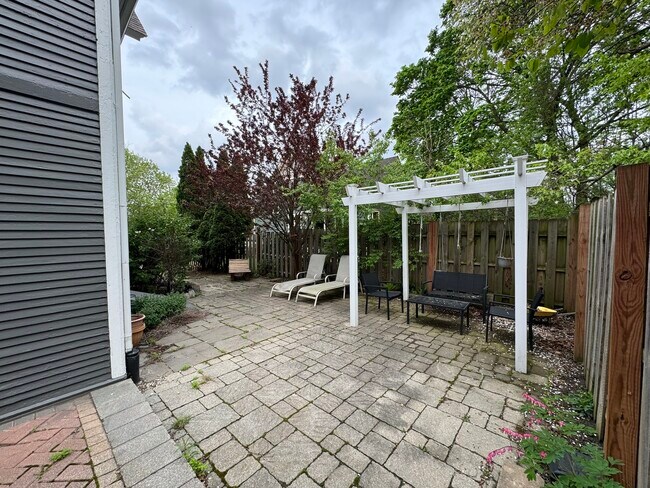 Building Photo - 103 S 4th St