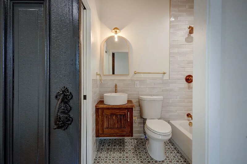 Building Photo - 2836 W Diamond St