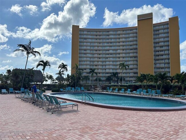Building Photo - 405 N Ocean Blvd