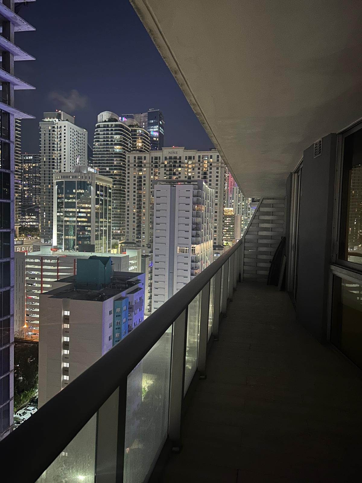 Building Photo - 1010 SW 2nd Ave