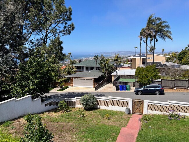 Building Photo - 3 Bed, 2 Bath, 2 Car Garage with Ocean Vie...