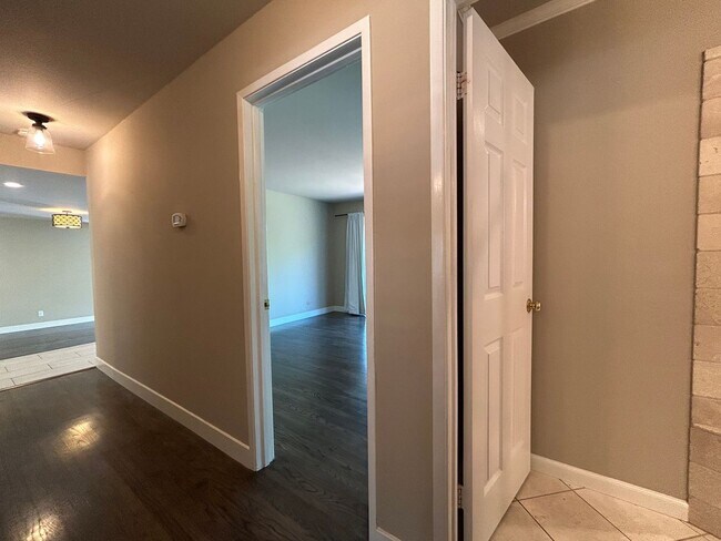 Building Photo - Recently Remodeled Single-Story 3/2 Gem in...