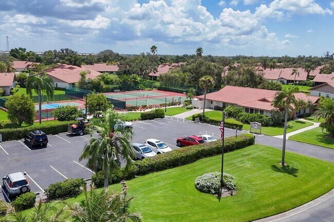 Building Photo - 3946 Wilshire Cir E