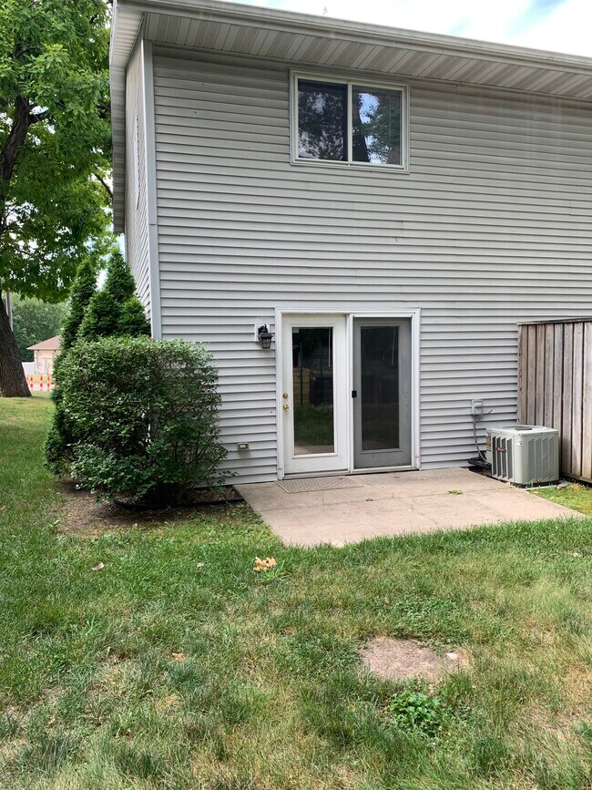 Building Photo - 4208 Mt Vernon Rd SE