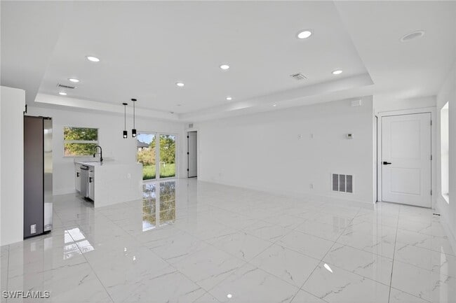 Building Photo - 366 Butler Ave S