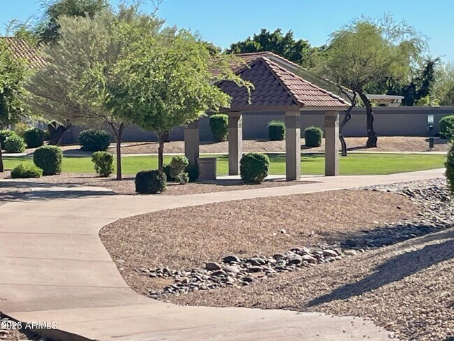 Building Photo - 7439 W Crest Ln