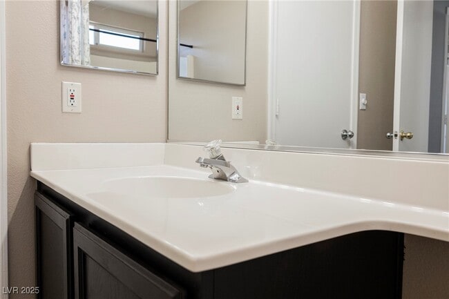 Building Photo - 138 Cam Capri