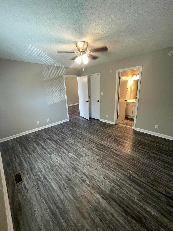 Building Photo - 641 Miles Ct