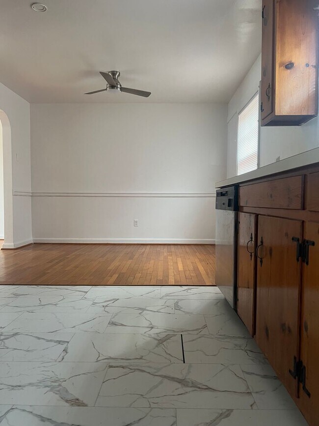 Building Photo - 11 Markham Dr