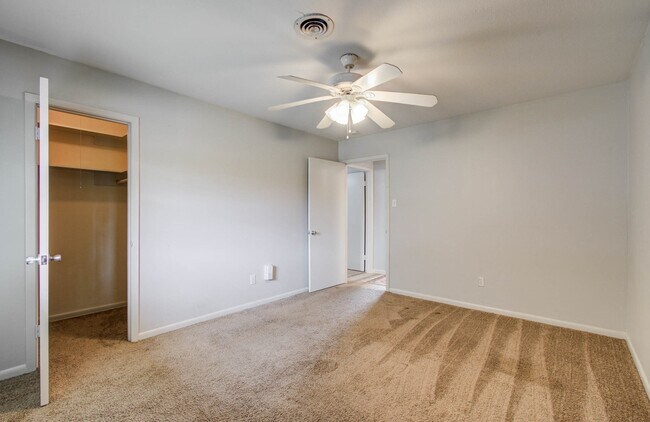 Building Photo - 5471 Kuldell Dr