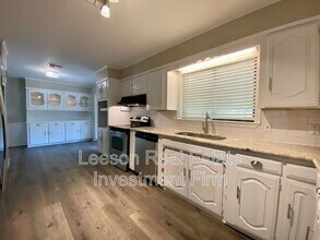 Building Photo - 845 Elmdale St