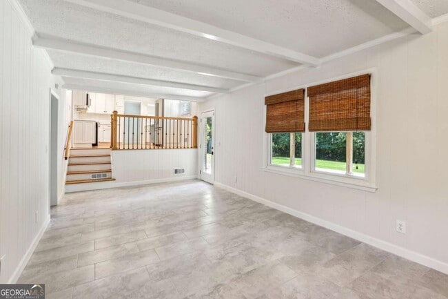 Building Photo - 190 Thompson Pl