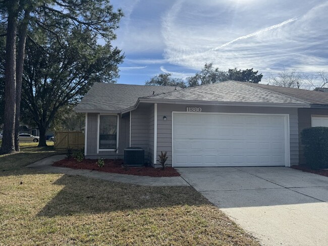 Building Photo - Fort Caroline Lakes