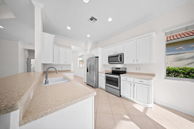 Building Photo - 7668 Greenbrier Cir