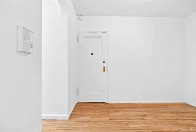 Building Photo - 2 Greenridge Ave