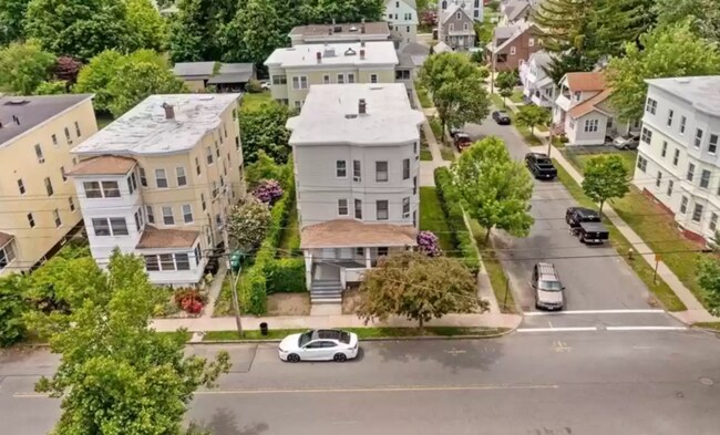 Building Photo - 40 Orchard St