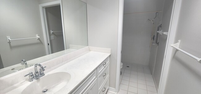 Building Photo - BEAUTIFUL 2/2 IN CATALINA OAKS- VERO BEACH