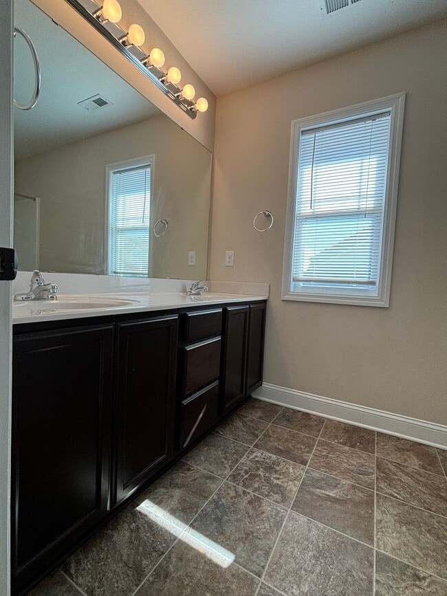 Building Photo - Sensational on Sundown