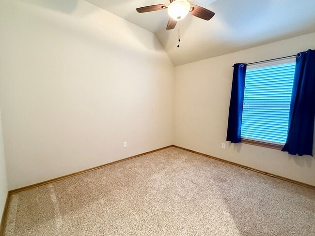 Building Photo - 706 Sedona Dr