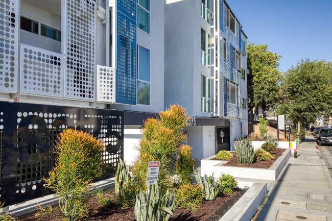 Building Photo - 8375 Fountain Ave