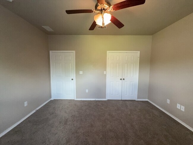 Building Photo - 704 E College St