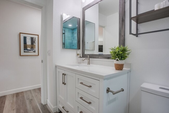 Building Photo - Newly Renovated 3BR/2BA Condo in