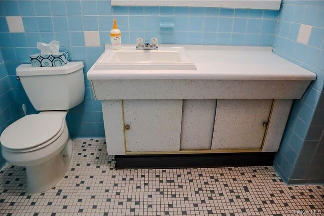 Building Photo - 2233 Private Dr