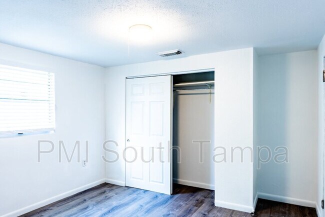 Building Photo - 3402 W Van Buren Dr