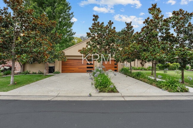 Building Photo - 3342 Cove Cir
