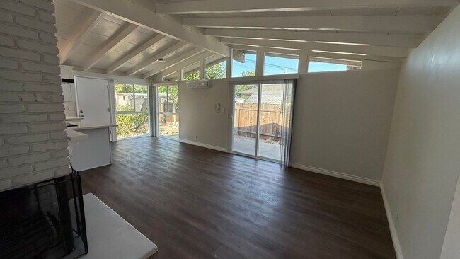 Building Photo - Incredible Remodled 4 bedroom House