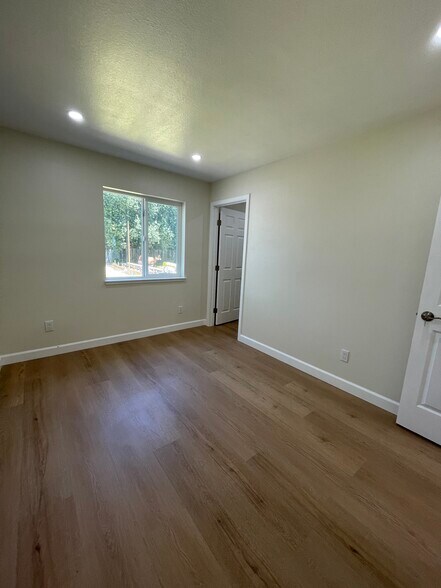 Building Photo - 320 N 18th St