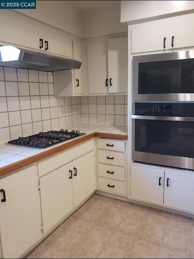 Building Photo - 44 Muth Dr