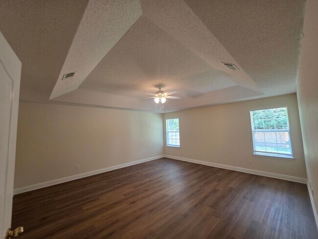 Building Photo - 4BR/3BA home with shed close to Navy Feder...