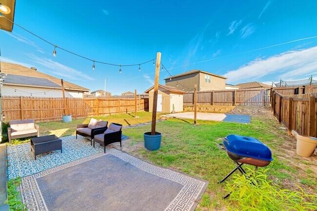 Building Photo - 2021 Port Louisiana Dr