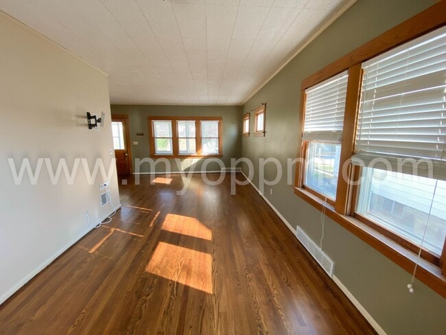 Building Photo - 2 Bed / 1 .5 Bath Home | Midtown
