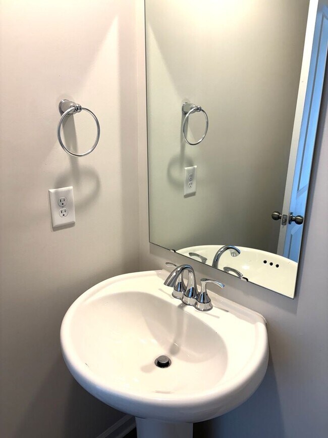 Building Photo - FIRST MONTH FREE - Bright 3BR 2.5BA Home w/ Full Appliance Kitchen • Garage Parking in Mooresville