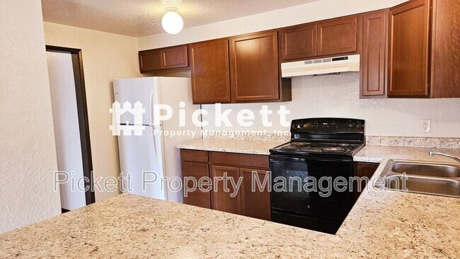 Building Photo - 4629 Beach Dr E