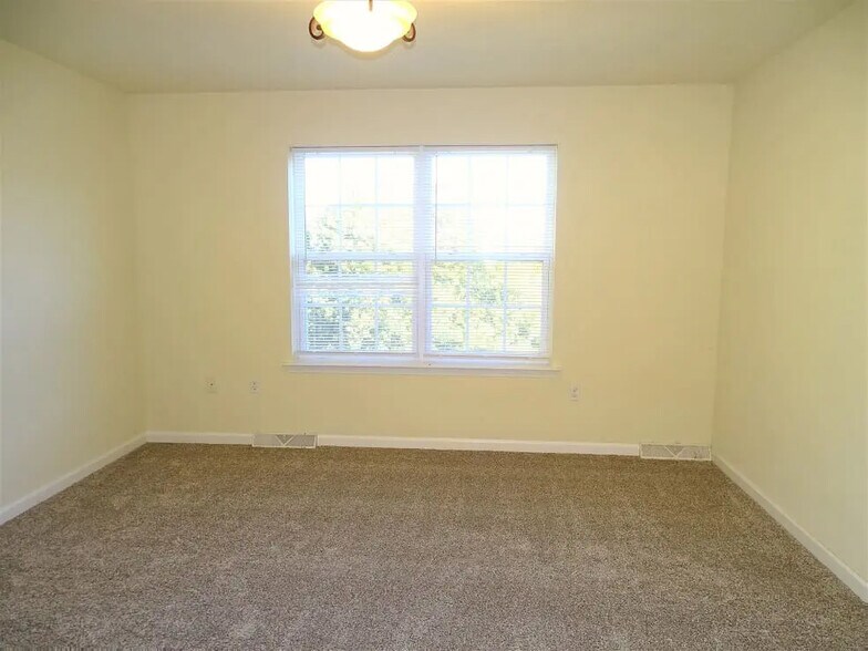 Building Photo - 104 Park Place Cir