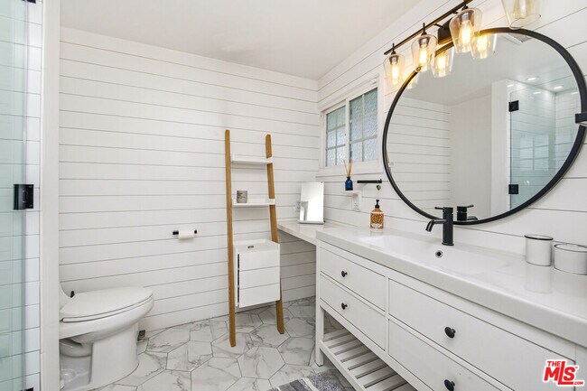 Building Photo - 22428 Victory Blvd