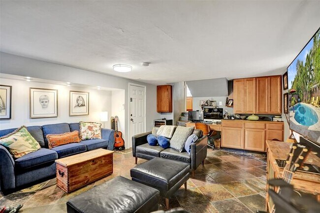 Building Photo - 1935 Harbour Inlet Dr