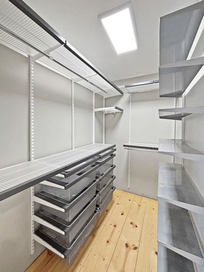 Building Photo - Charming & Spacious 3B/2BA House in La Mes...