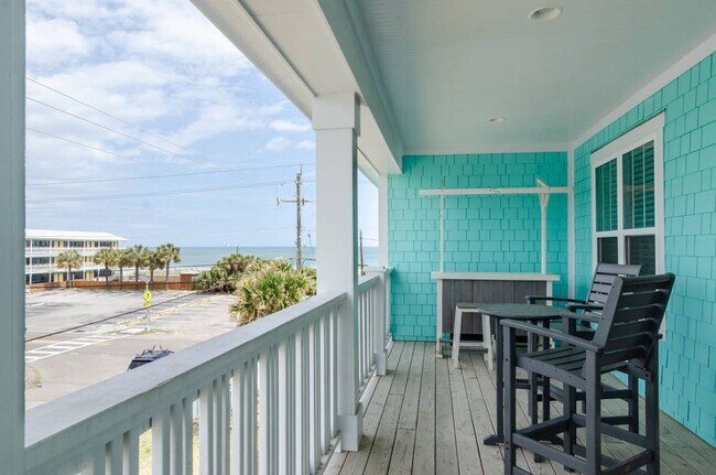 Building Photo - 1211 Fort Fisher Blvd N