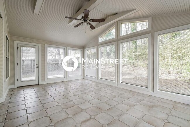 Building Photo - 4 Bedroom Pet-Friendly Home in Lawrencevil...