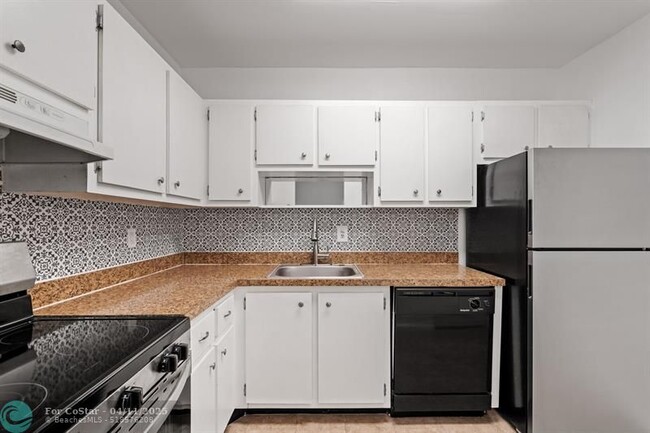 Building Photo - 7831 SW 56th St