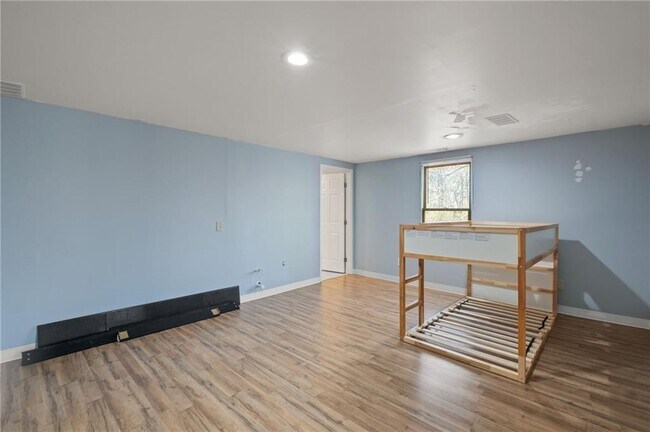 Building Photo - 675 Clearwater Pl