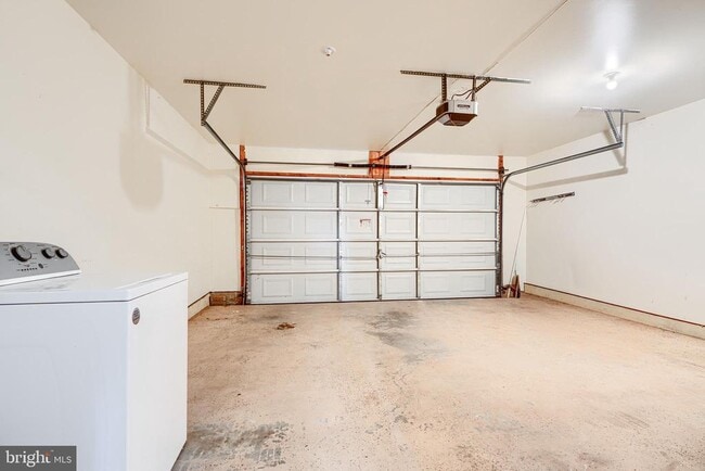 Building Photo - 736 Wineberry Way