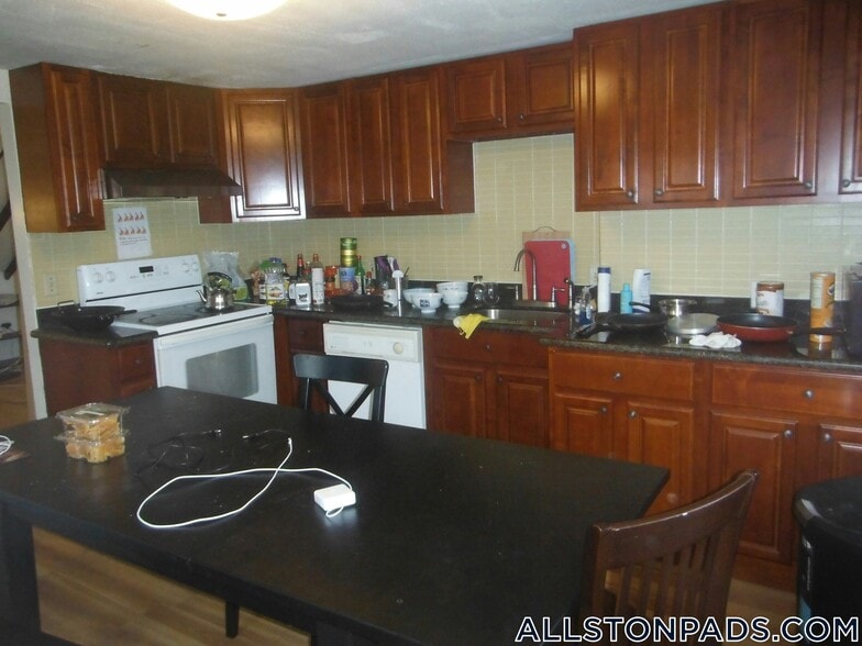 Building Photo - 26 Greylock Rd