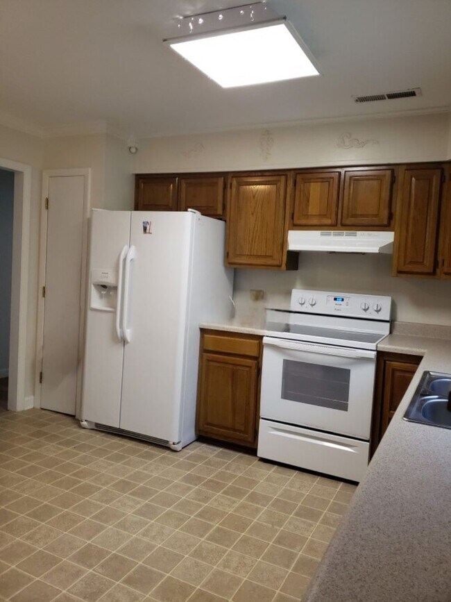 Building Photo - 3796 Vandalia Dr